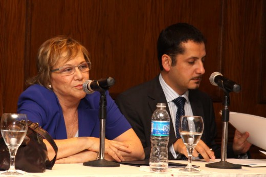 Lic. Ma. Cristina González PRESIDENTA CORREO URUGUAYO Sr. Ricardo Norambuena GERENTE DE NEGOCIOS INTERNACIONALES DE CORREOS CHILE Lic. Ma. Cristina González PRESIDENTA CORREO URUGUAYO Sr. Ricardo Norambuena GERENTE DE NEGOCIOS INTERNACIONALES DE CORREOS CHILE